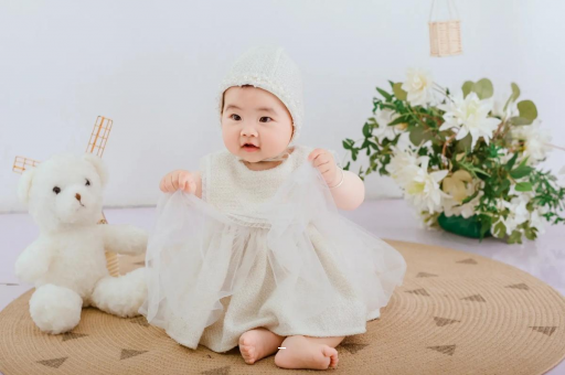 新泰宝宝几个月抬头