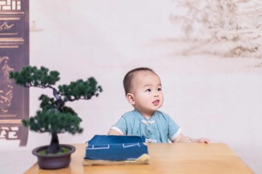 新泰宝宝总是抠鼻子 新泰宝宝总是抠鼻子